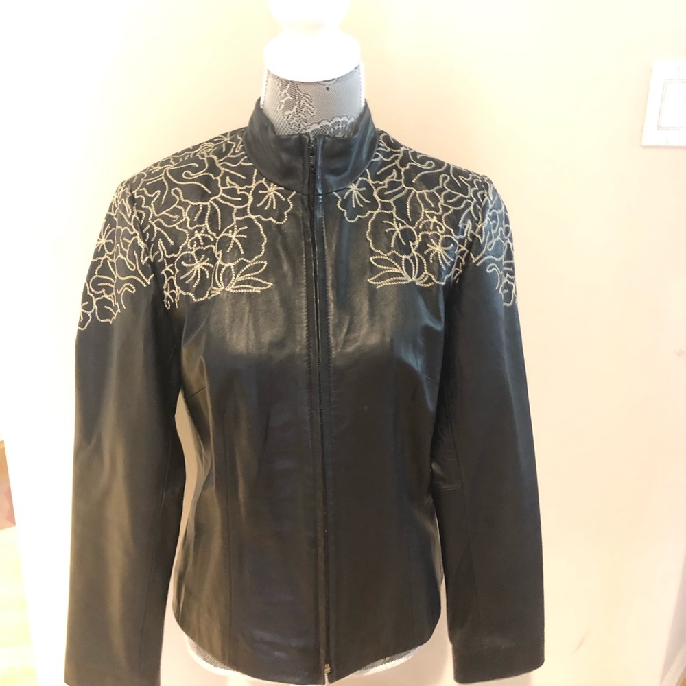 100% lamb leather from kenar. Black& white